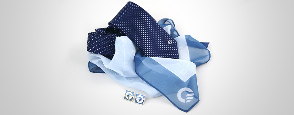 cravatta personalizzata e foulard blu