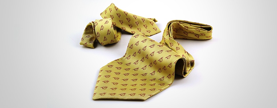 cravatta personalizzata gialla con logo