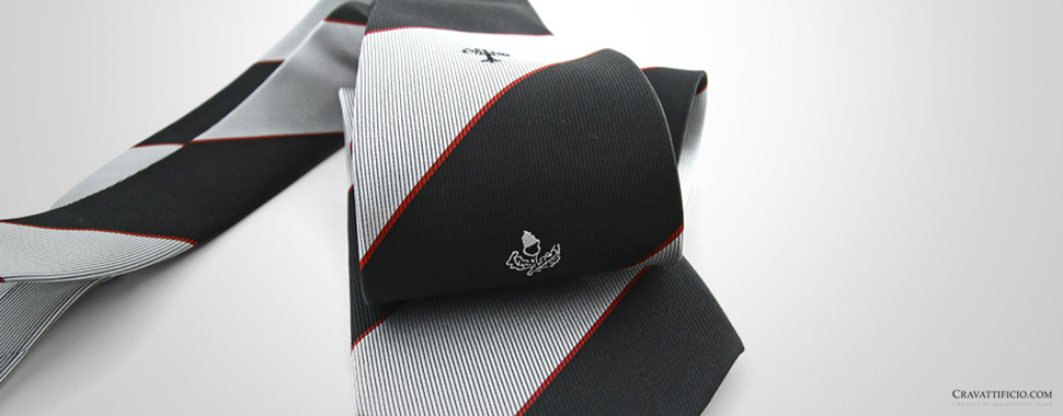 cravatta personalizzata nera e grigia regimental