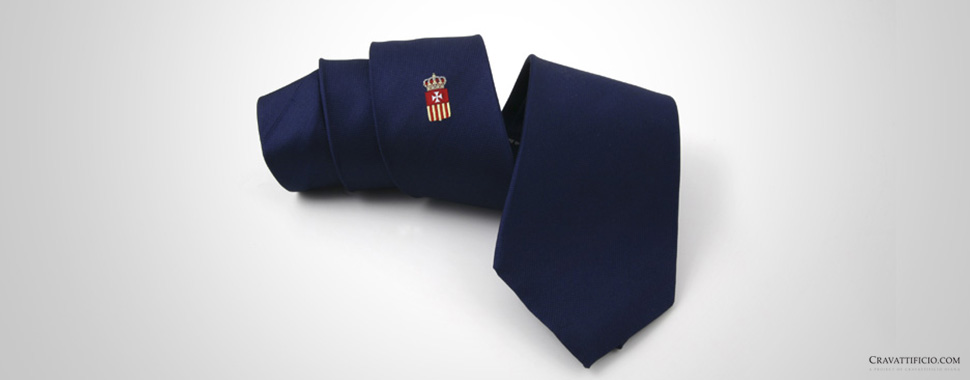cravatta personalizzata blu con logo
