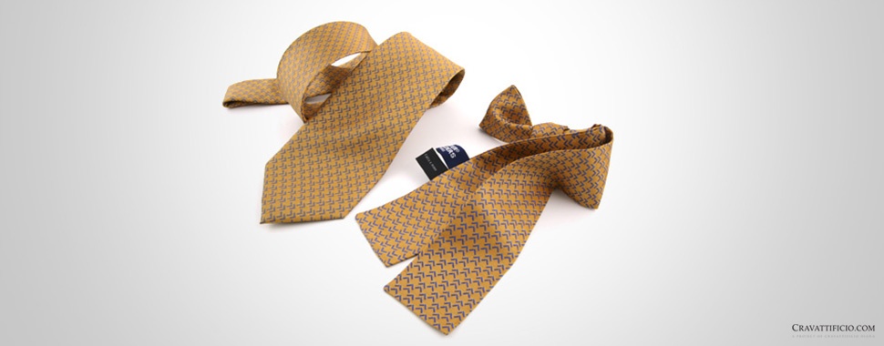 cravatta personalizzata oro con logo