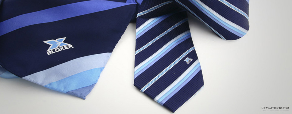 Cravatta personalizzata blu a righe
